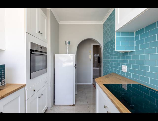 2 BEDROOM APARTMENT TO LET IN SEA POINT